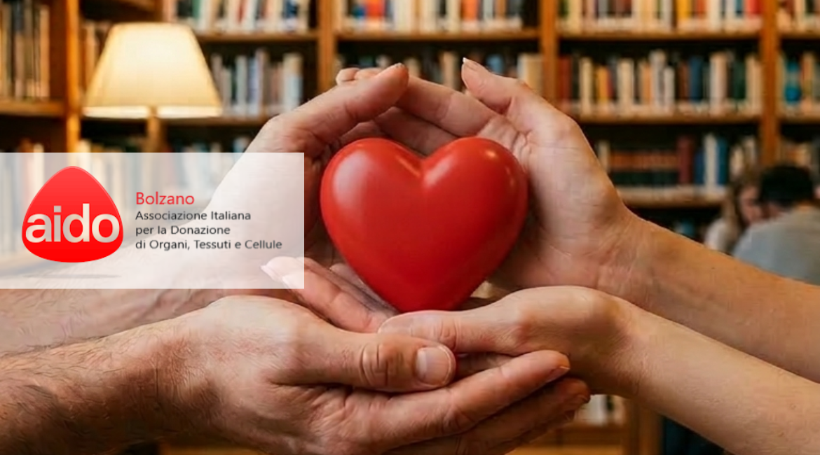 Nell'immagine due mani tengono un cuore rosso. Sovrapposto all'immagine si vede il logo di AIDO.