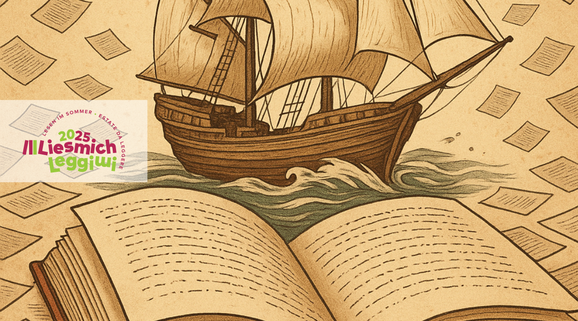 Un libro e un veliero si trovano su uno sfondo con libri, color seppia. In primo piano si vede il logo del concorso Leggimi Liesmich 2025.