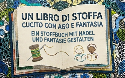 Nel libro si vede un libro di stoffa con parole ricamate. Lo sfondo è una stoffa sui toni del blu.